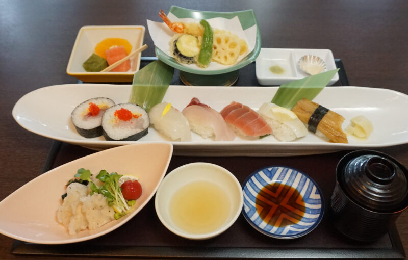 にぎり鮨と天婦羅ランチ